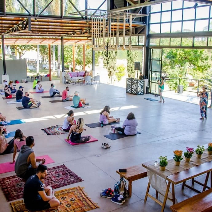 <span class="titulobeneficios1" style="color: #000; font-size: 30px; font-family: eras light; ">NOSSAS</span><br>AÇÕES SOCIAIS<br><br>